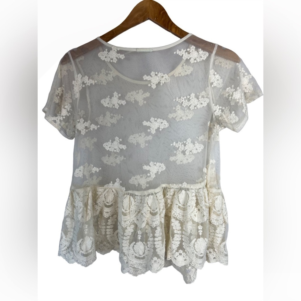 Kimchi Blue Lace Peplum Top with Floral Design Size S - Picture 4 of 10